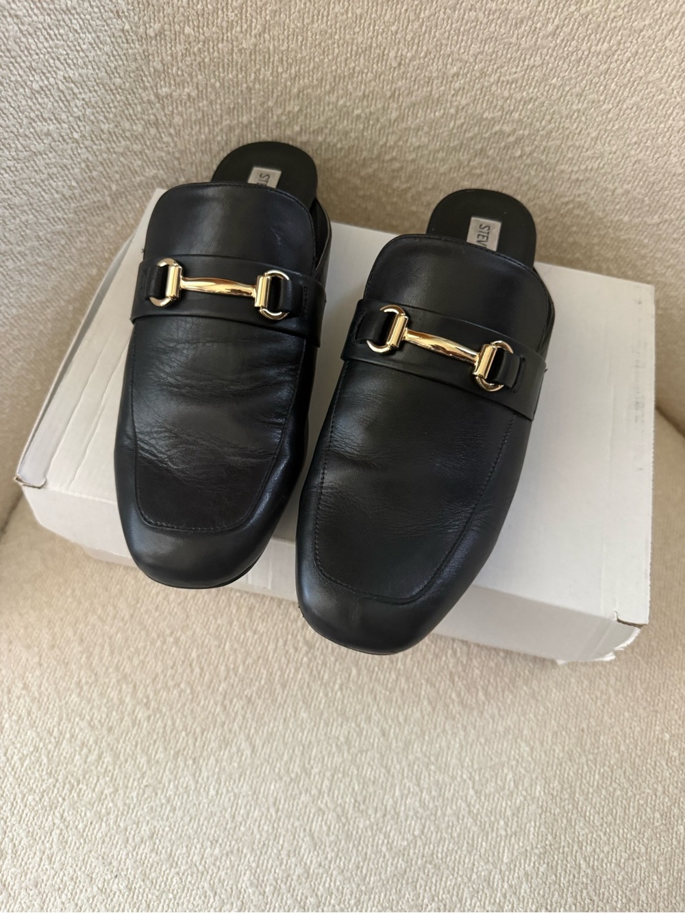 Steve Madden White Wintour Bit Mule Box Label